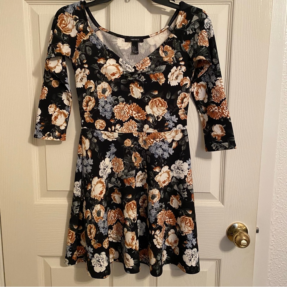 Forever 21 Black Floral V-Neck Dress with Cream & Rust Blooms. Size S.
